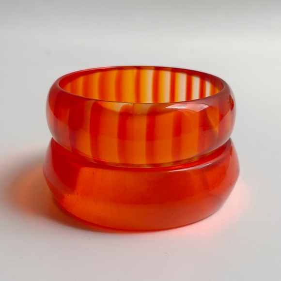 Two Vintage 60s Genuine Lucite Best Plastics Bangle Bracelets - Picture 6 of 11